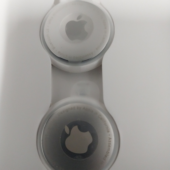 Apple luggage tags 4 in the package. - Picture 2 of 3